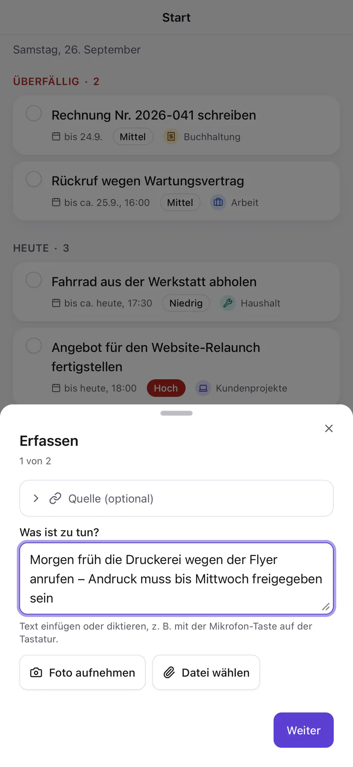 Der Dialog „Erfassen“ mit dem Text „Morgen früh die Druckerei wegen der Flyer anrufen – Andruck muss bis Mittwoch freigegeben sein“ und dem optionalen Feld „Quelle“.